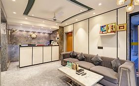 Hotel Preet Palace -5 Mints Walk From Nizamuddin Railway Station